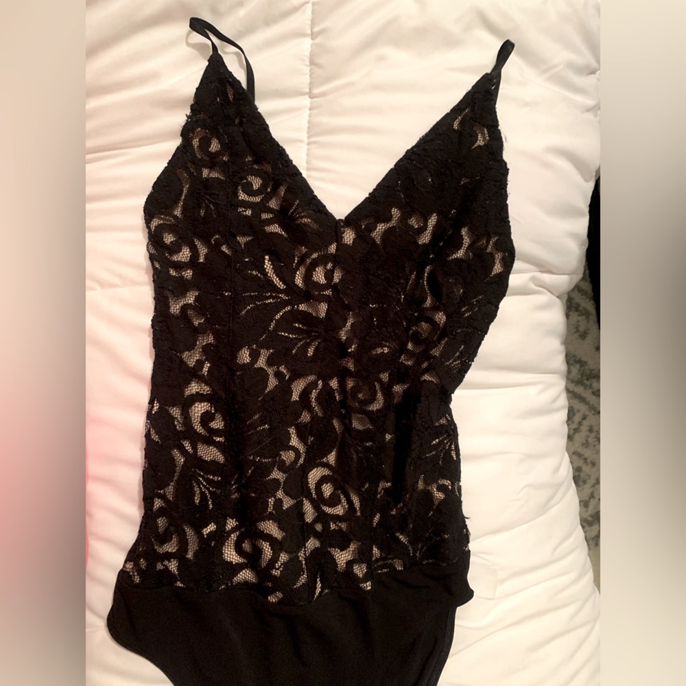 EXPRESS small lacy v neck body suit